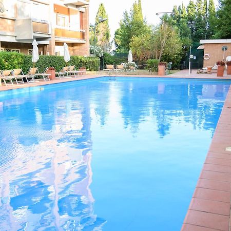 Laura Sweet Home Con Piscina Rome Bagian luar foto