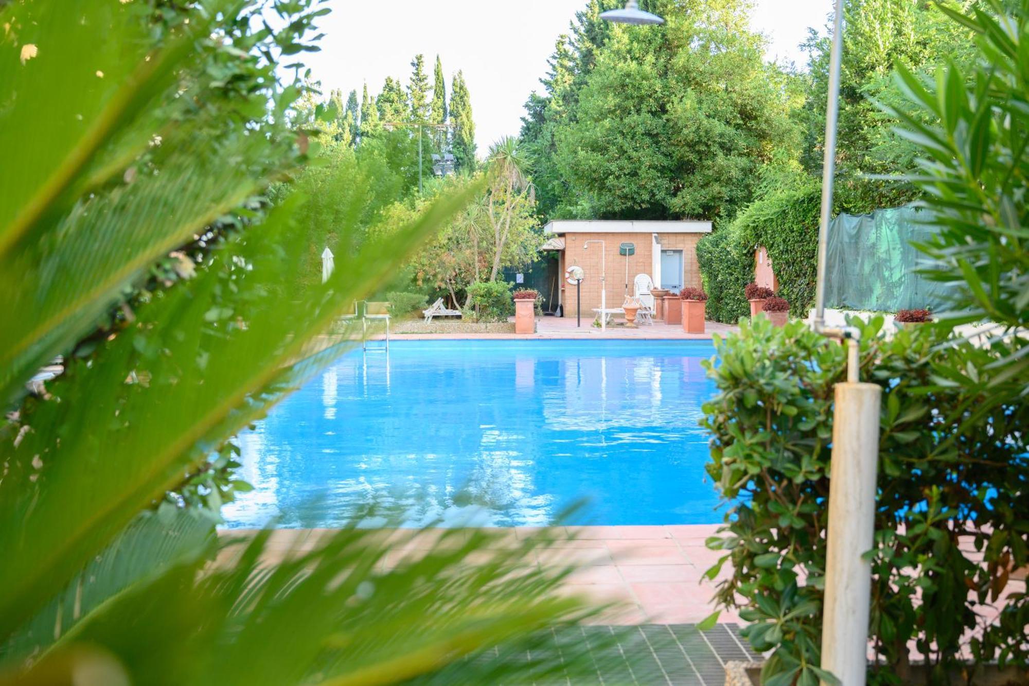 Laura Sweet Home Con Piscina Rome Bagian luar foto